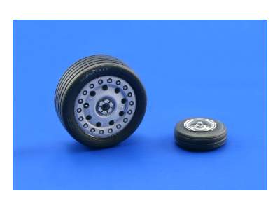 F-4B/ N wheels 1/48 - Hasegawa - image 13