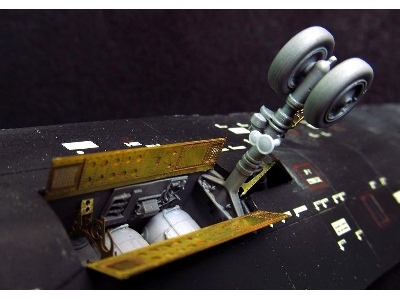 Lockheed Sr-71 Blackbird - Landing Gears (Designed To Be Used With Academy And Italeri Kits) - image 3