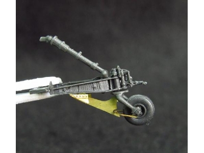 Boeing/Hughes Ah-64 D Longbow Apache - Tail Support - image 1
