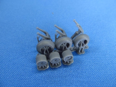 Antonov An-14 Pchelka - Landing Gears (Designed To The Used With A-model Kits) - image 1