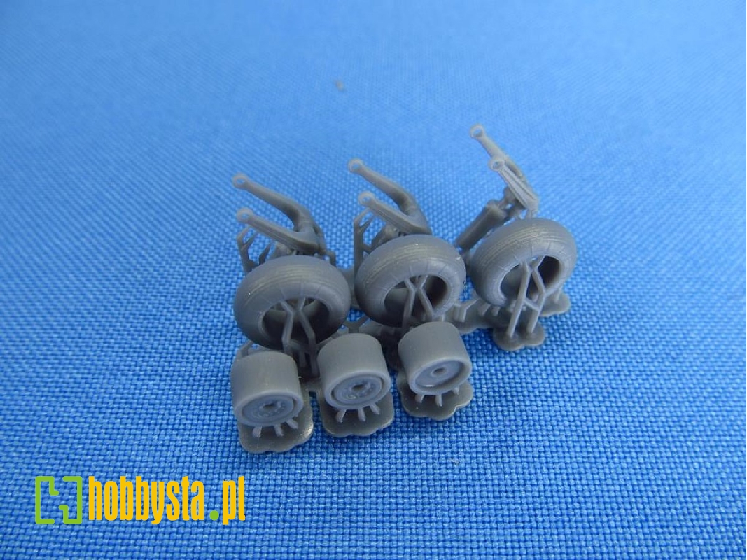 Antonov An-14 Pchelka - Landing Gears (Designed To The Used With A-model Kits) - image 1 Antonov An-14 Pchelka - Landing Gears (Designed To The Used With A-model Kits) - image 1