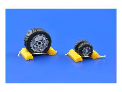 F-4J/ S wheels 1/48 - Hasegawa - image 13