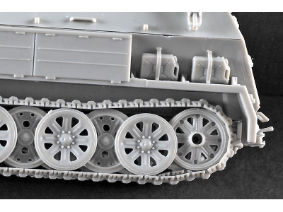 Sd.Kfz.8 Gepanzerte 12t - image 10