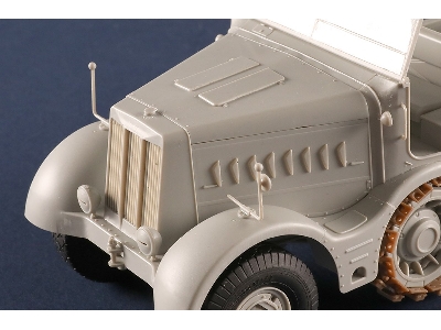 Schwerer Zugkraftwagen 18 T With 6 T Billstein-crane - Sd.Kfz.9/1 - image 11