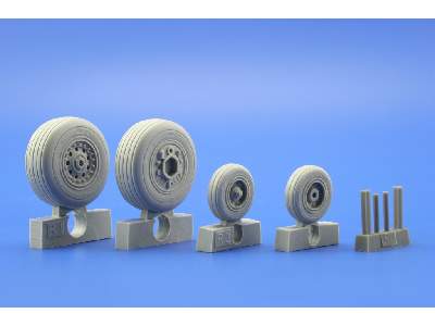 F-4J/ S wheels 1/32 - Tamiya - image 8