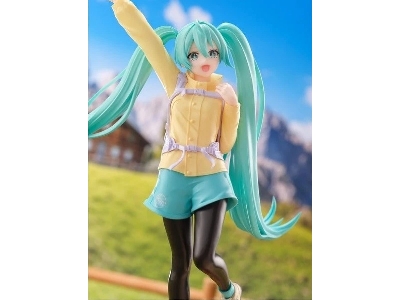 Hatsune Miku Holiday Memories - Mountain Climbing - image 5