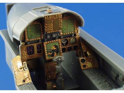 F-18C interior 1/32 - Academy Minicraft - image 11