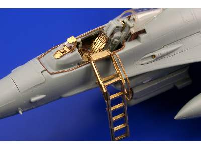 F-16CJ S. A. 1/72 - Academy Minicraft - image 2