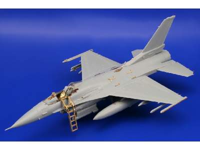 F-16CJ S. A. 1/72 - Academy Minicraft - image 4