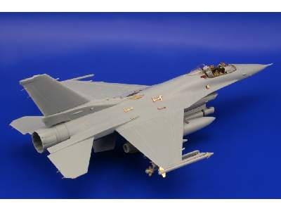 F-16CJ S. A. 1/72 - Academy Minicraft - image 6