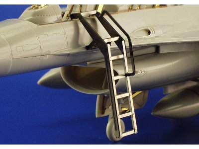 F-16 ladder 1/48 - Hasegawa - image 2