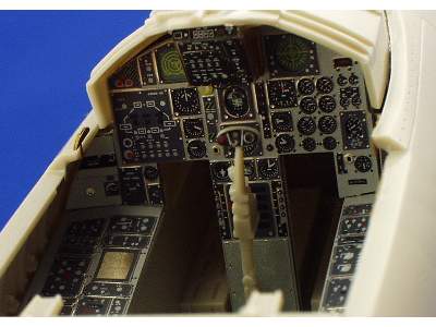 F-15C interior 1/32 - Tamiya - image 5