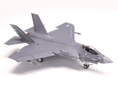 Lockheed Martin F-35 C Lightning Ii - image 3