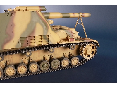 German Sd.Kfz.165 Hummel (Late Production) - image 11