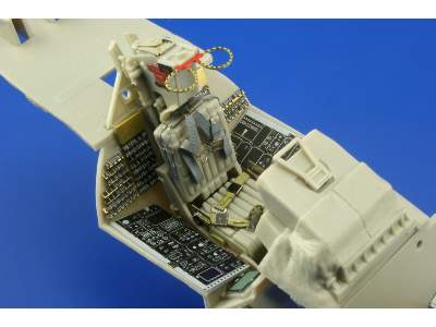 F-14A ejection seat 1/32 - Tamiya - image 4