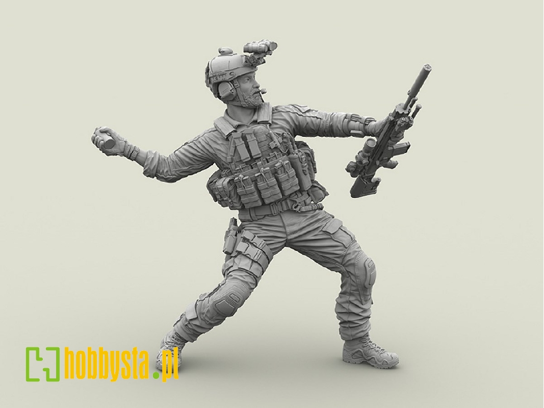 Us Navy Seal Scar Mk.20 Sniper Throwing An M18 - image 1 Us Navy Seal Scar Mk.20 Sniper Throwing An M18 - image 1