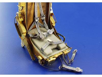 F-105 ejection seat 1/32 - image 5