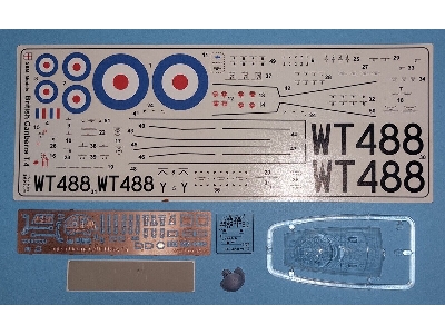 English Electric Canberra T.4 - image 3
