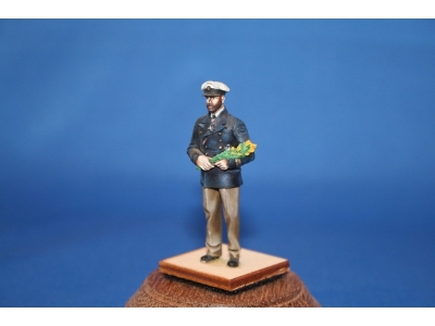 German U-boot Captain After Return With Bunch Of Flowers - image 1