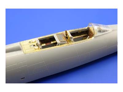 F-100F interior S. A. 1/72 - Trumpeter - image 3