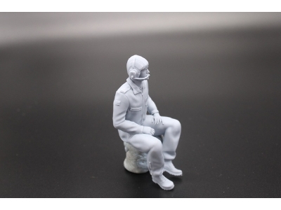 Bundeswehr Tank Crewmember Sitting With Tankhelmet - image 2