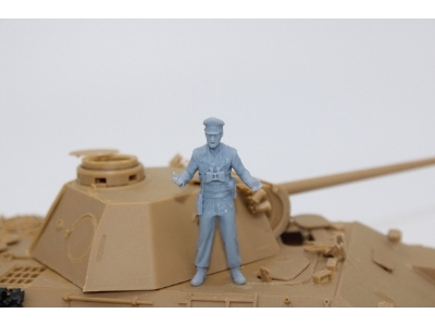 German Wwii Panzertruppe Officer Standing - image 1