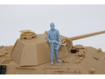 German Wwii Tank Crewmember With Mp40 - image 1