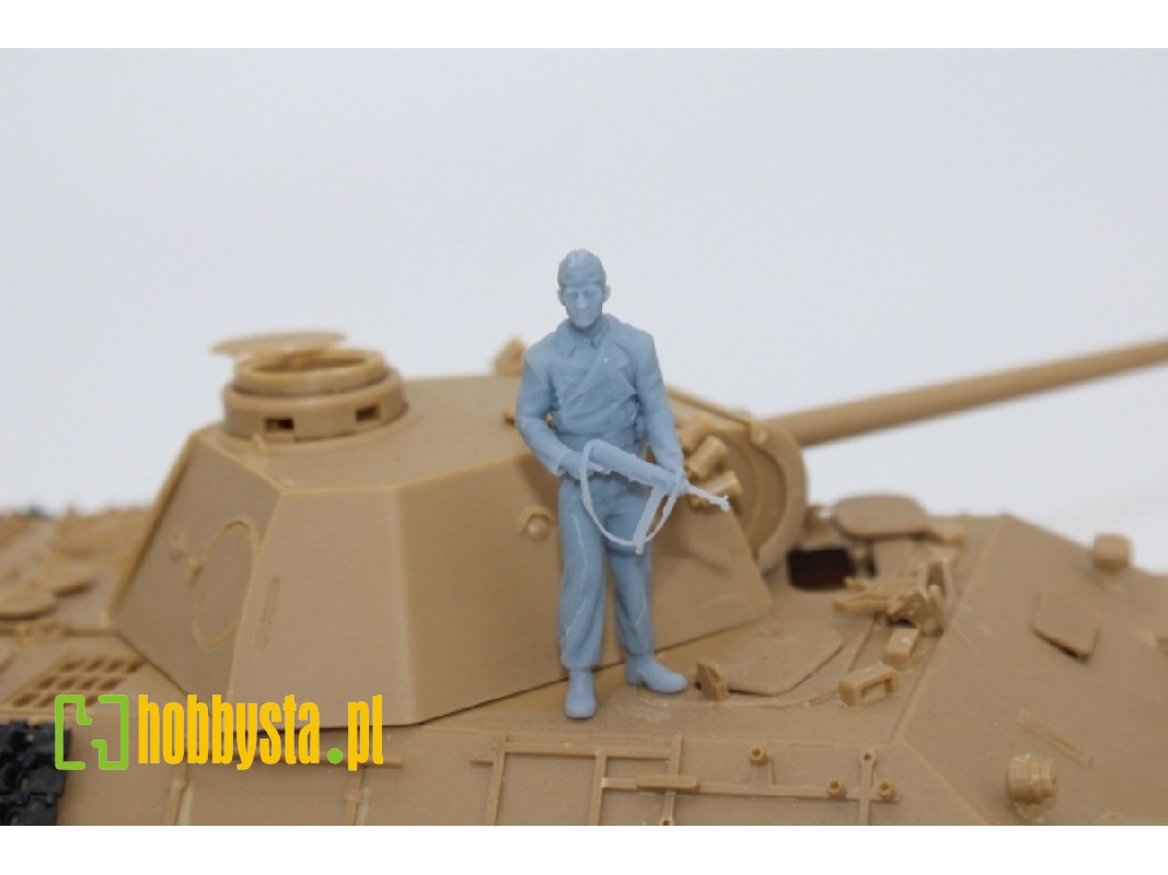 German Wwii Tank Crewmember With Mp40 - image 1
