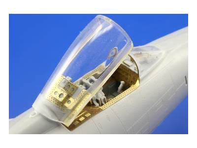 F-100C interior S. A. 1/48 - Trumpeter - image 4