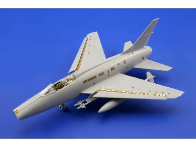 F-100C S. A. 1/72 - Trumpeter - image 2