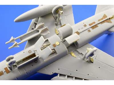 F-100C S. A. 1/72 - Trumpeter - image 13
