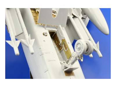 F-100C undercarriage 1/48 - Trumpeter - image 4
