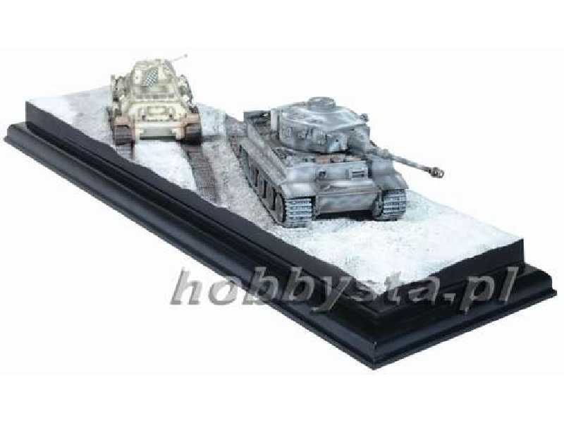 Tiger I vs T-34/76 Mod. 1941 - Winter diorama - image 1 Tiger I vs T-34/76 Mod. 1941 - Winter diorama - image 1