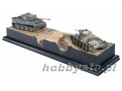 Tiger I vs T-34/76 Mod. 1940 - Head to Head diorama - image 1