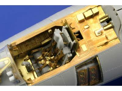 F-100D interior  S. A. 1/32 - Trumpeter - image 6