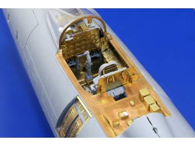 F-100D interior  S. A. 1/32 - Trumpeter - image 7