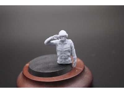 Bundeswehr Tank Crewmember Half-figure Saluting With Decalsheet - image 2
