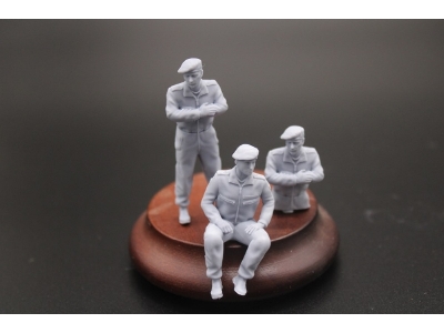 Bundeswehr Crewmembers For Marder (2 Figures, 1 Half-figure And Decalsheet) - image 1