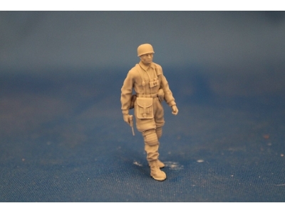 Paratrooper Officer With Pistol - image 1
