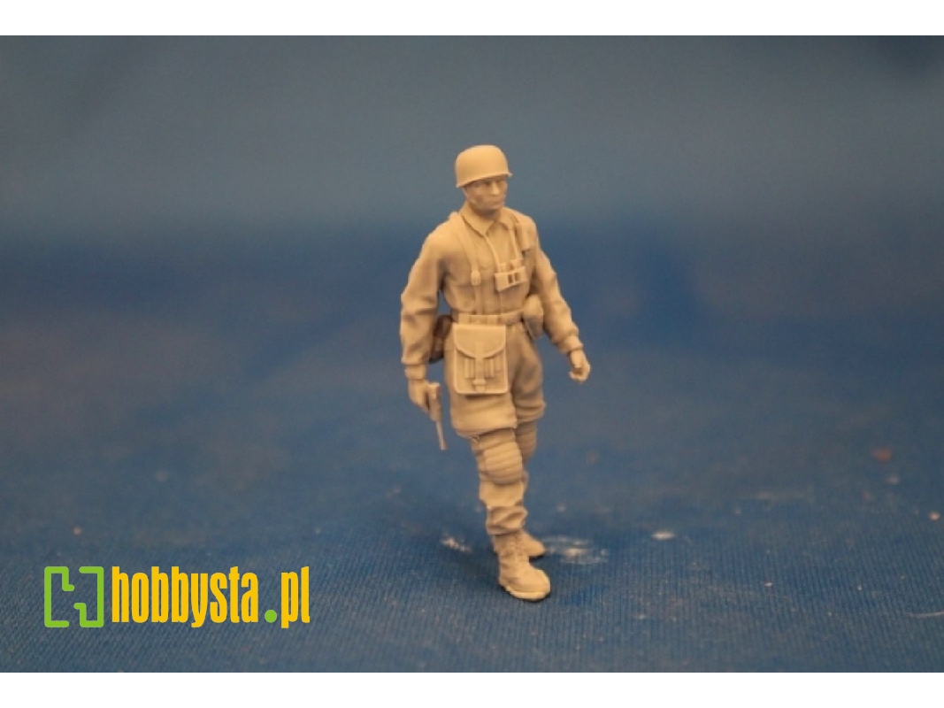 Paratrooper Officer With Pistol - image 1