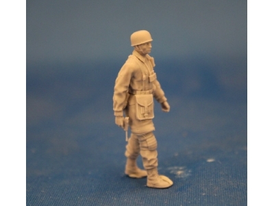 Paratrooper Officer With Pistol - image 2