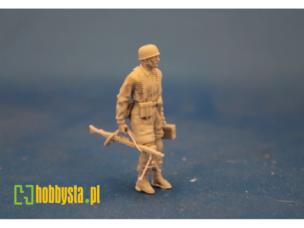 Paratroopers With Mg 42 And Mg Box - image 1