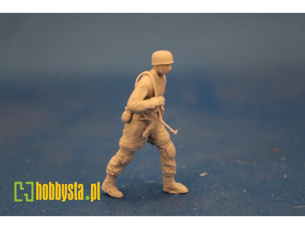 Paratrooper Corporal With Mp 40 - image 1