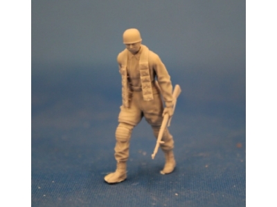 German Para With Rifle Pulling A Weapon Container And Decal Sheet - image 2