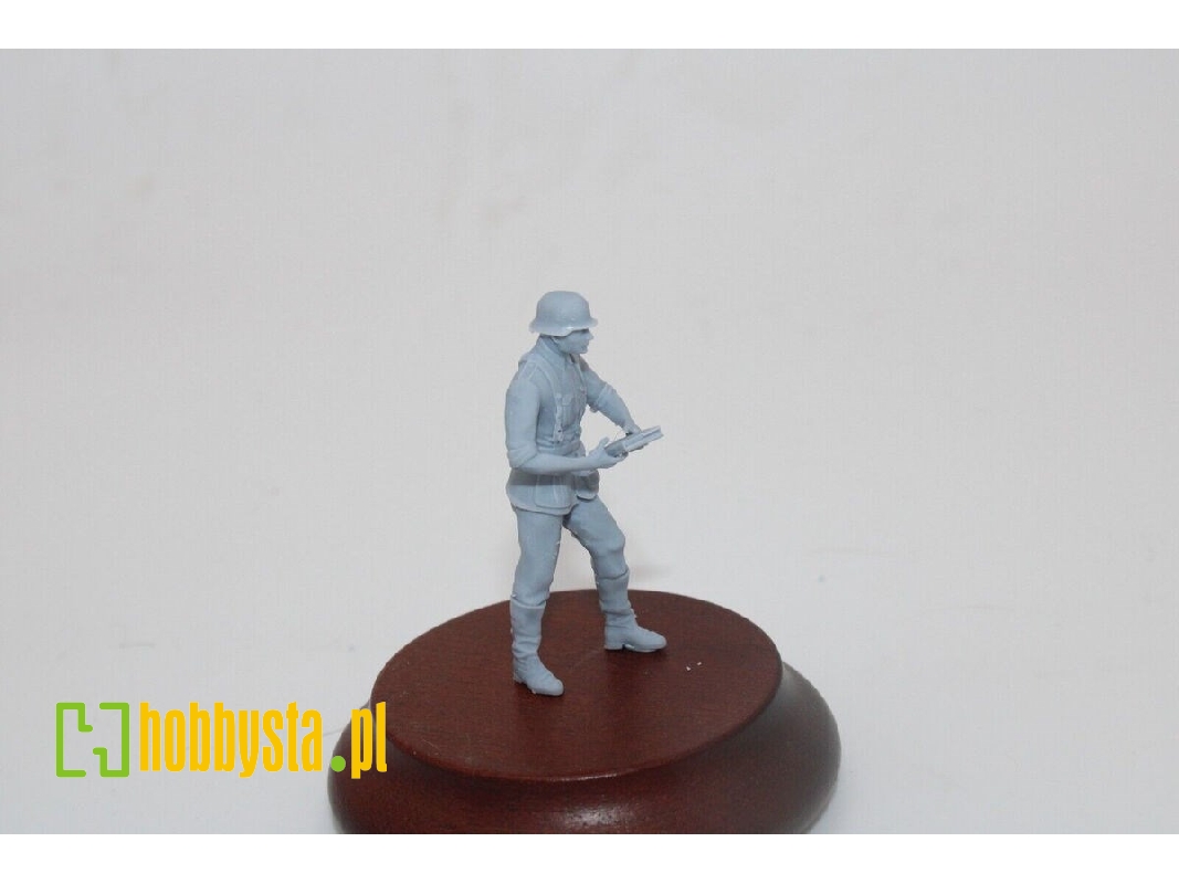 German Luftwaffe Soldier With 2cm Flak Ammo - image 1