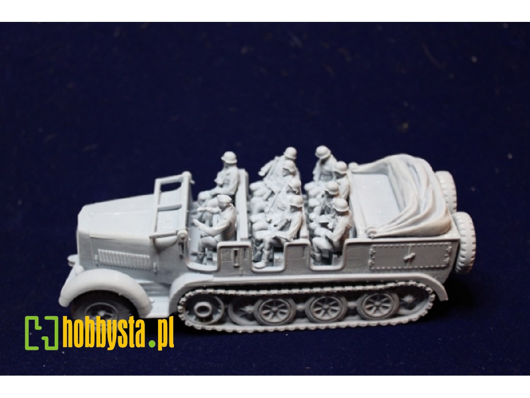 German Sd.Kfz. 7 With 10 Man Crew - Sitting - image 1
