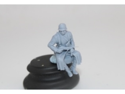German Soldier Sitting With Mp40 - image 1