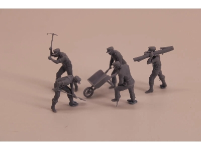 5 German Pioneers - image 1