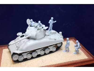 Us Tank Crew Refueling - image 1