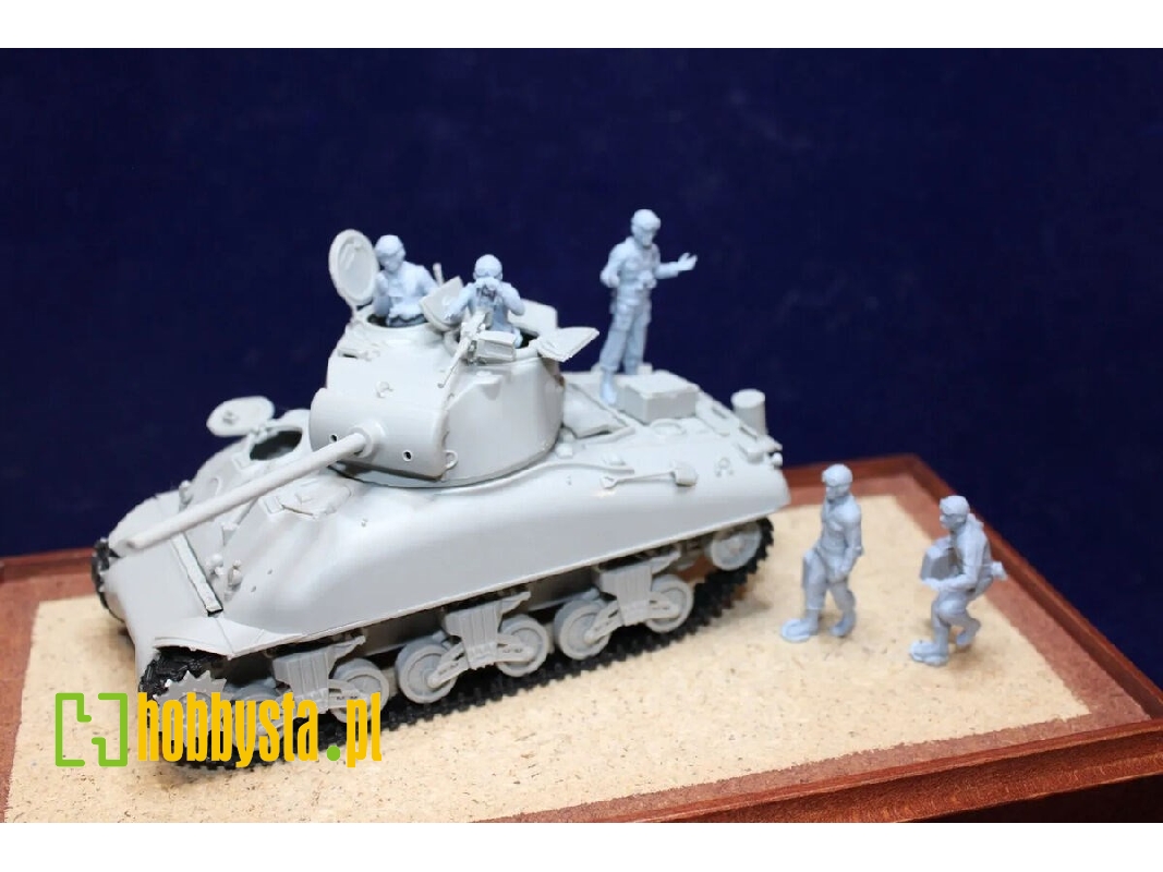 Us Tank Crew Refueling - image 1